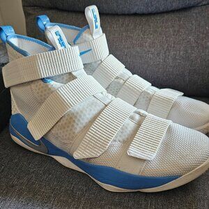 Nike LeBron James soldier XI